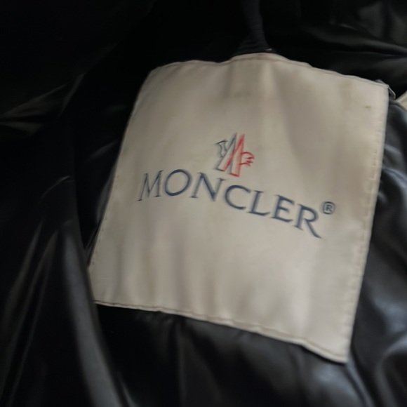 MONCLER
Black Down Velvet Daos Jacket - Picture 13 of 17
